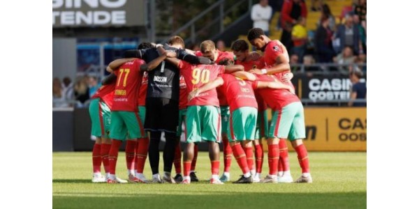 Bélgica desenhou uma camisa sobre histórias de aventura Bélgica desenhou uma camisa sobre histórias de aventura